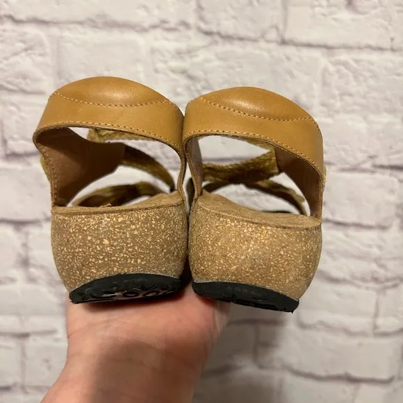 Taos Trulie Woven Leather Strappy Sandals Camel Size 38