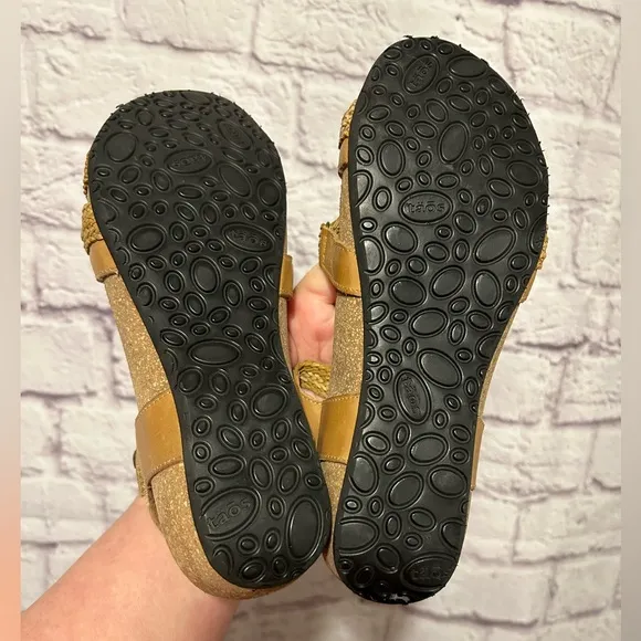 Taos Trulie Woven Leather Strappy Sandals Camel Size 38
