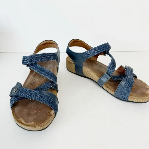 Taos Women's Trulie Navy Leather Sandal Sz 10/10.5