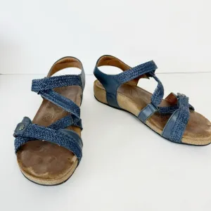 Taos Women's Trulie Navy Leather Sandal Sz 10/10.5