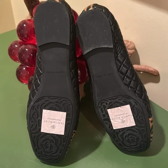 Taryn Rose black shoes with leopard