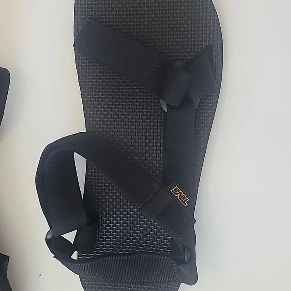 Teva Mens Black Sandals Original Universal Urban Size 12 NIB Cross Straps