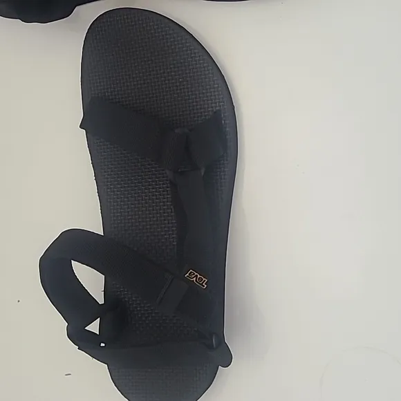Teva Mens Black Sandals Original Universal Urban Size 12 NIB Cross Straps