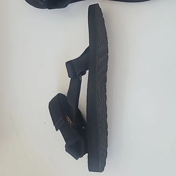 Teva Mens Black Sandals Original Universal Urban Size 12 NIB Cross Straps