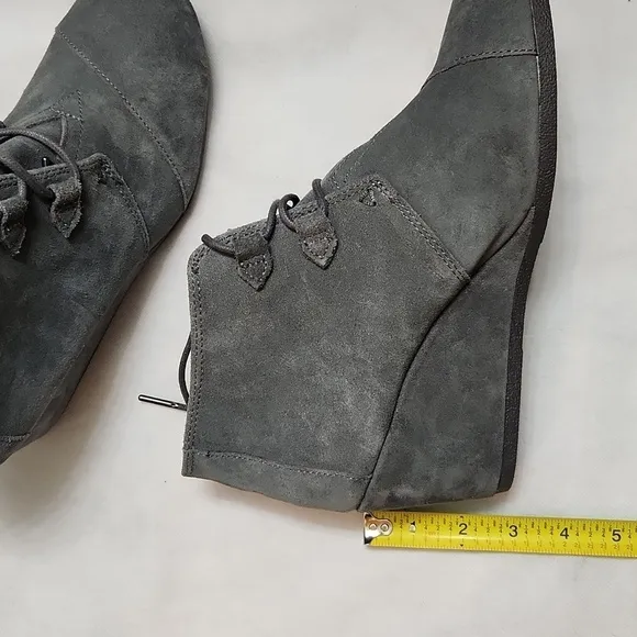 TOMS Kala Gray Suede Wedged Lace-up Ankle Boots Booties (w size 11)