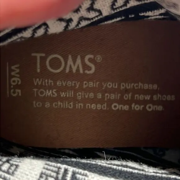 TOMS | Leila Ankle Heeled Bootie Grey Suede Size 6.5.  B82