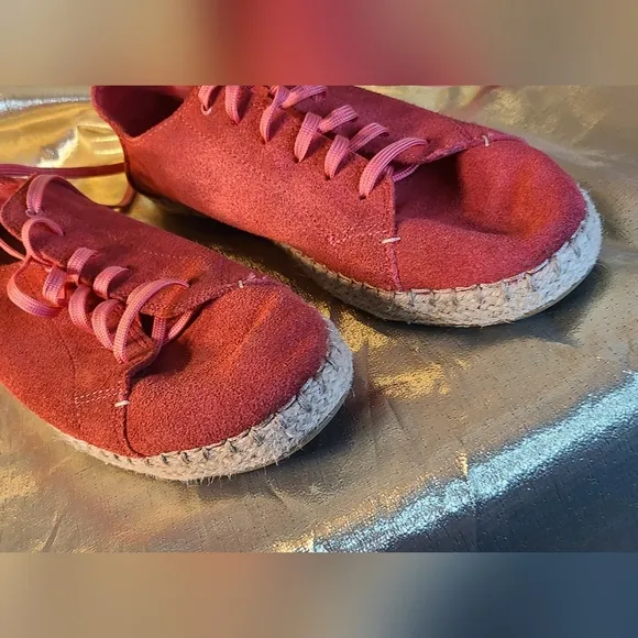 Tom's shoes