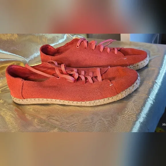 Tom's shoes