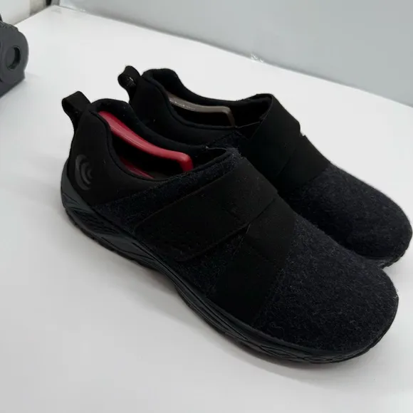 Topo Athletic Rekovr Mens 10 Recovery Shoes Charcoal Black Slip On Hiking Trail