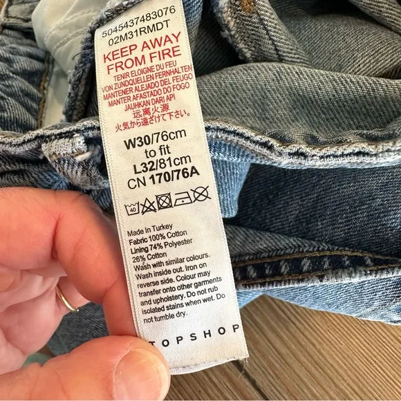 TOPSHOP MOM JEAN LIGHT MEDIUM WASH DISTRESSED 30 x 32 STRAIGHT TAPER LEG