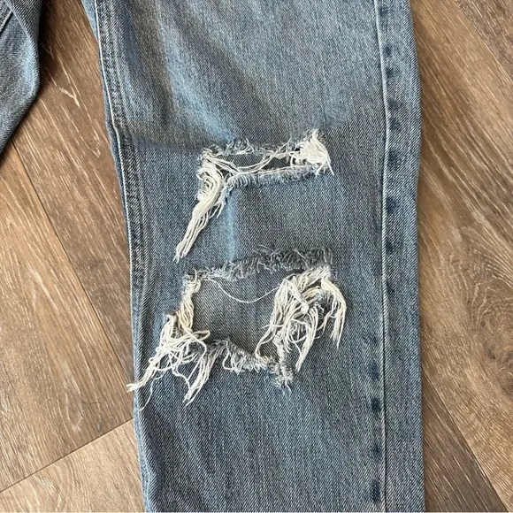 TOPSHOP MOM JEAN LIGHT MEDIUM WASH DISTRESSED 30 x 32 STRAIGHT TAPER LEG