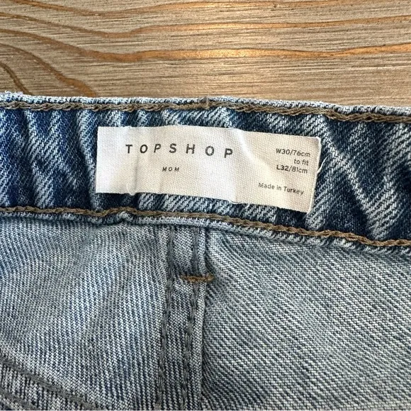 TOPSHOP MOM JEAN LIGHT MEDIUM WASH DISTRESSED 30 x 32 STRAIGHT TAPER LEG