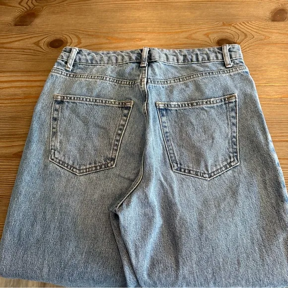 TOPSHOP MOM JEAN LIGHT MEDIUM WASH DISTRESSED 30 x 32 STRAIGHT TAPER LEG