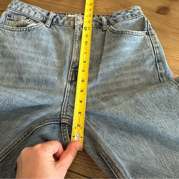 TOPSHOP MOM JEAN LIGHT MEDIUM WASH DISTRESSED 30 x 32 STRAIGHT TAPER LEG