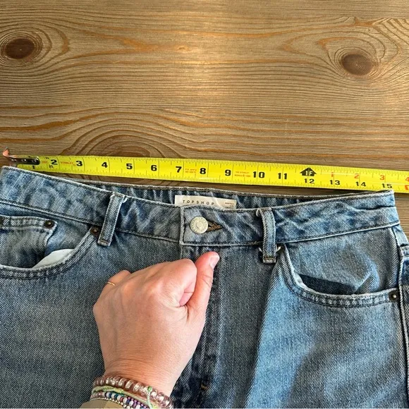 TOPSHOP MOM JEAN LIGHT MEDIUM WASH DISTRESSED 30 x 32 STRAIGHT TAPER LEG