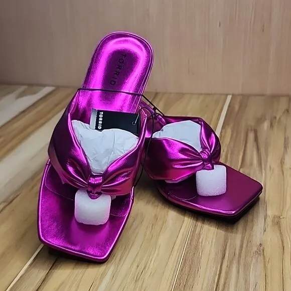 ☆TORRID☆ HOT☆FUSCHIA☆ STRAPPY FLIP FLOP HEEL LADIES SIZE 7WW NWT GORGEOUS