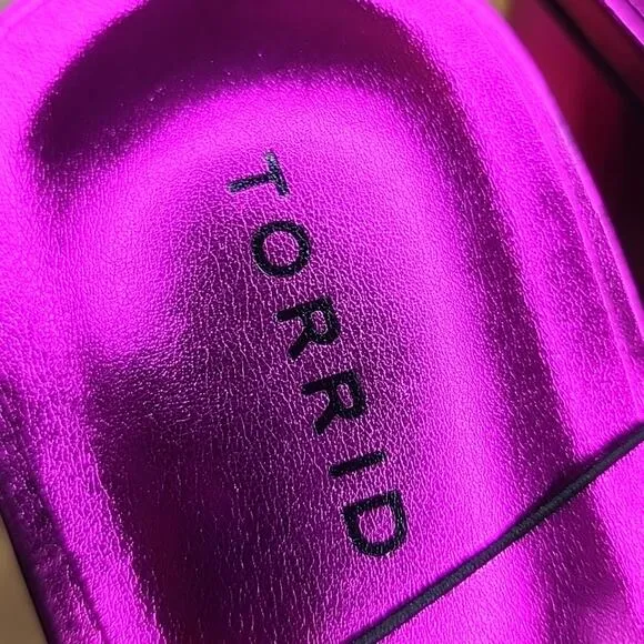 ☆TORRID☆ HOT☆FUSCHIA☆ STRAPPY FLIP FLOP HEEL LADIES SIZE 7WW NWT GORGEOUS