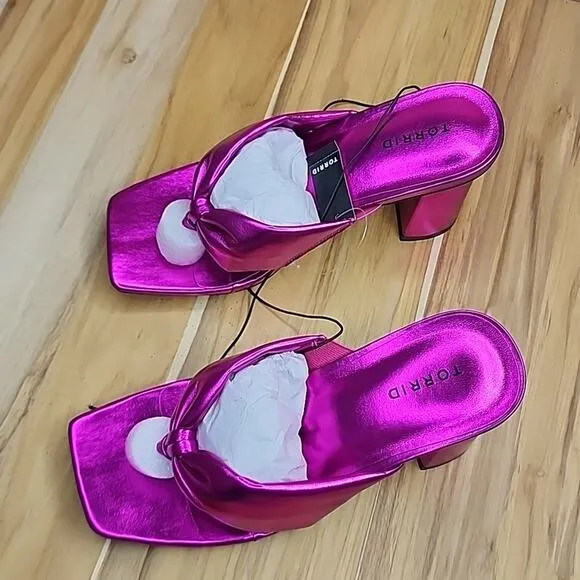 ☆TORRID☆ HOT☆FUSCHIA☆ STRAPPY FLIP FLOP HEEL LADIES SIZE 7WW NWT GORGEOUS