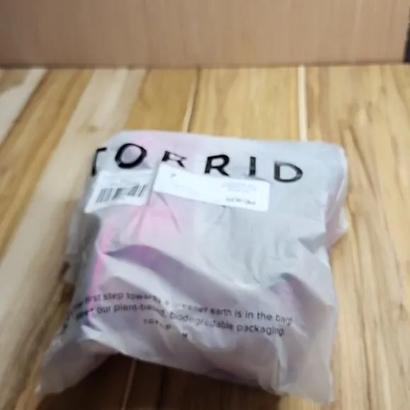 ☆TORRID☆ HOT☆FUSCHIA☆ STRAPPY FLIP FLOP HEEL LADIES SIZE 7WW NWT GORGEOUS
