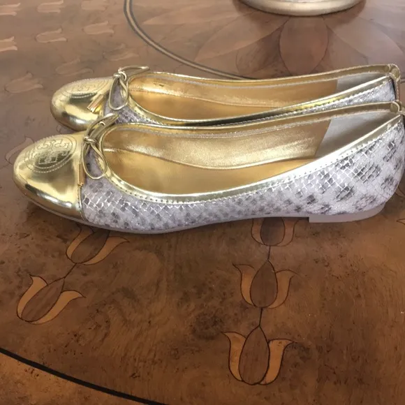 Tory Burch Tan &amp; Gold with Print Shoes Size 8