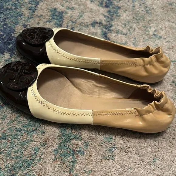 TORY BURCH Women's Beige &amp; brown patent leather ballet flats shoes MINNIE