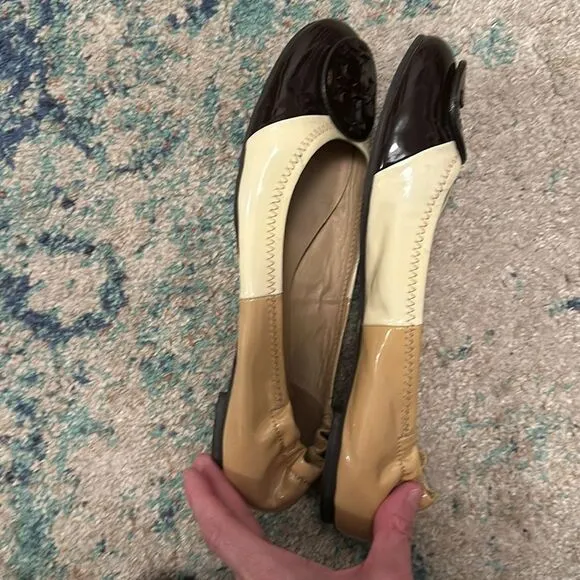 TORY BURCH Women's Beige &amp; brown patent leather ballet flats shoes MINNIE