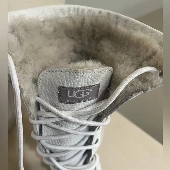 UGG Adirondack Tall 1001877 Women's White‎ Leather Winter Snow Boots size 5