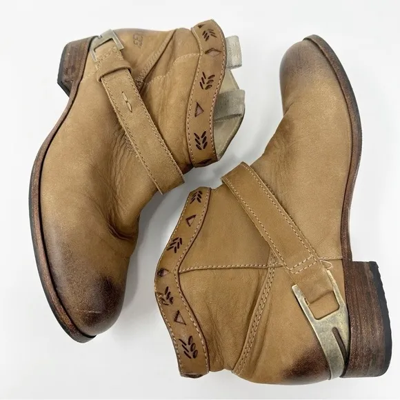 UGG Austin Leather Ankle Western Boots