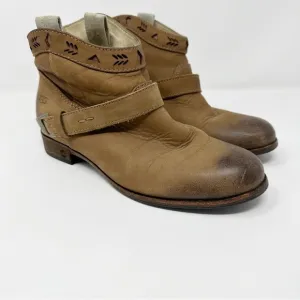 UGG Austin Leather Ankle Western Boots