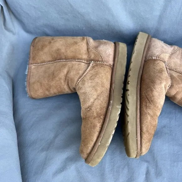 UGG Australia Size 10 Brown Chestnut Boots Shoes Pull On Shearling Style