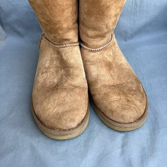 UGG Australia Size 10 Brown Chestnut Boots Shoes Pull On Shearling Style