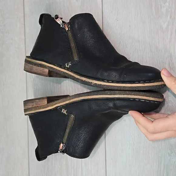 Ugg Australia Women Clementine Black Leather Ankle Boots with Zipper Shoes Sz 7