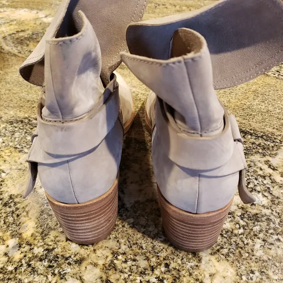 Ugg Boots Elora Size 9