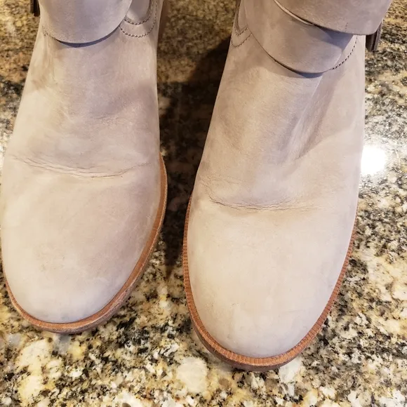Ugg Boots Elora Size 9