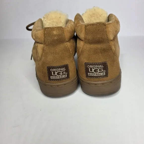 Ugg Chestnut Sheepskin Lace Up Boot Shoes Unisex Men's 9 or Women's Size 10