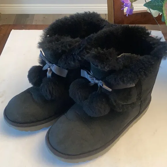 UGG GITA KIDS SHOES.