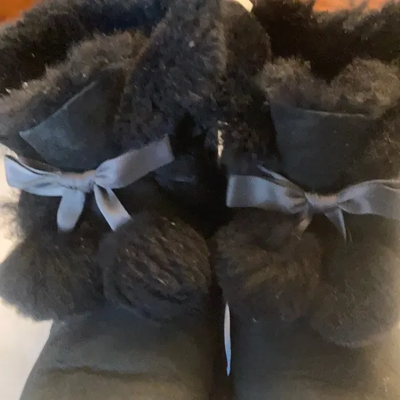 UGG GITA KIDS SHOES.