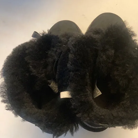 UGG GITA KIDS SHOES.