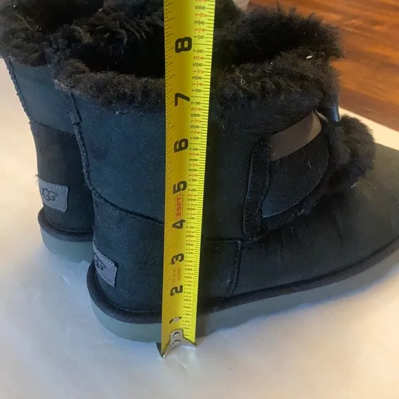 UGG GITA KIDS SHOES.