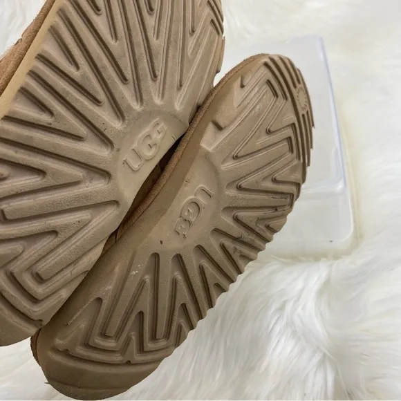 UGG HIGHLAND HI HERITAGE UNYSEX-CHILD SUEDE SHOES SIZE 1
