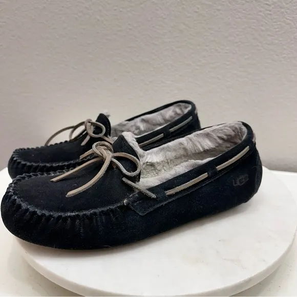 UGG Mens Size 9 Black Moccasin Shoes Olsen Suede Shearling Lined Lace De…