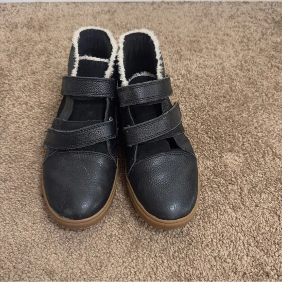 Ugg shoes size 3 kids black