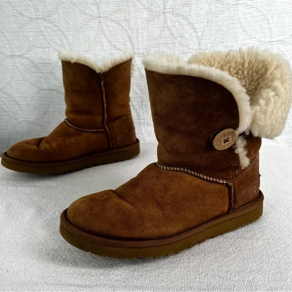 Ugg Short Boots Womens 8 Tan Shearling Wool Booties Button Roll Down Pull On