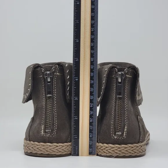 Ugg Varney Women's Size US 9 Gray Moccasin Suede Ankle Boho Bootie Shoes 1104653