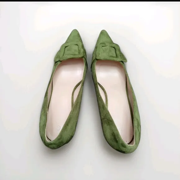 Unbranded Avocado Suede Pointy Toed Suede Heels With Buckle Embellishment Sz.11