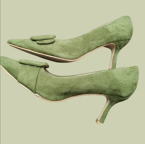 Unbranded Avocado Suede Pointy Toed Suede Heels With Buckle Embellishment Sz.11