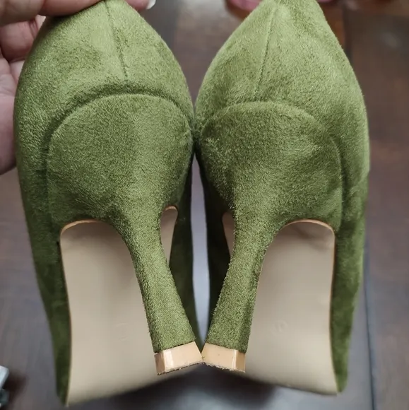 Unbranded Avocado Suede Pointy Toed Suede Heels With Buckle Embellishment Sz.11