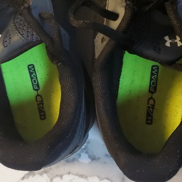 Under Armour Micro G Men's Black Running Shoes - Size 9.5