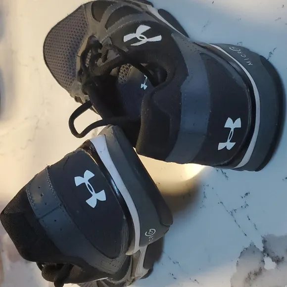 Under Armour Micro G Men's Black Running Shoes - Size 9.5