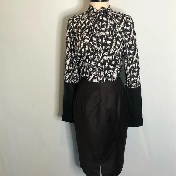 Valentino Cashmere Brown Pencil  Skirt  Size 6